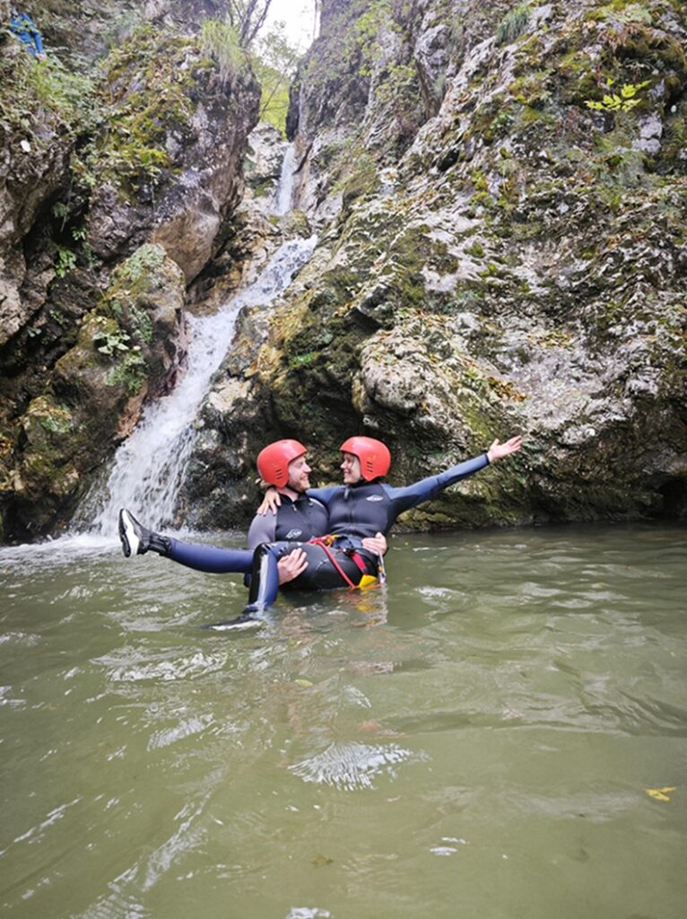 2 Szlovén adranlinfröccs Szlovénia rafting canyoning gyalogtúra szervezetten