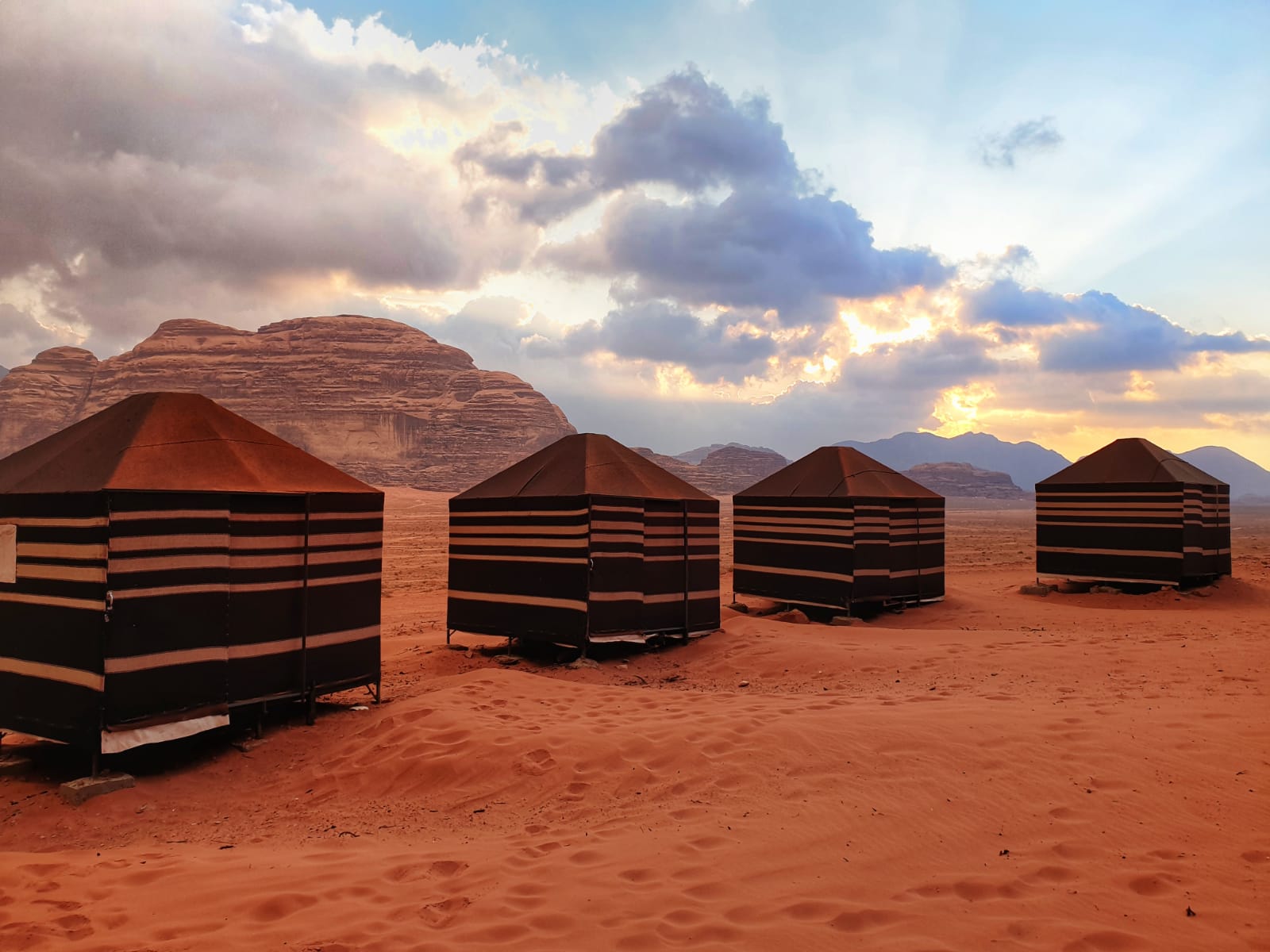 sivatagi szállások Wadi Rum Jordánia