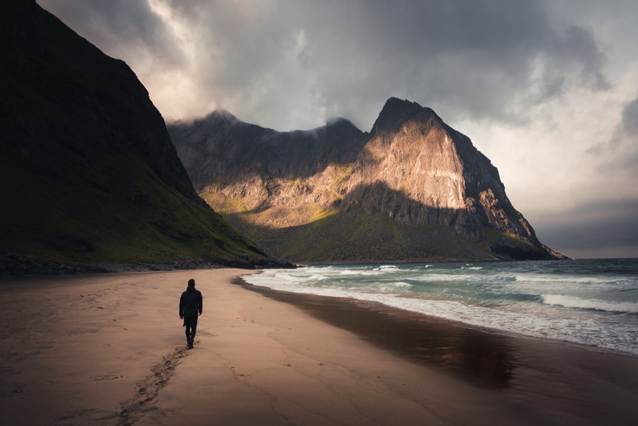 Ryten és Kvalvika Lofoten szigeteken Norvégiában kalandtúra roadtrip