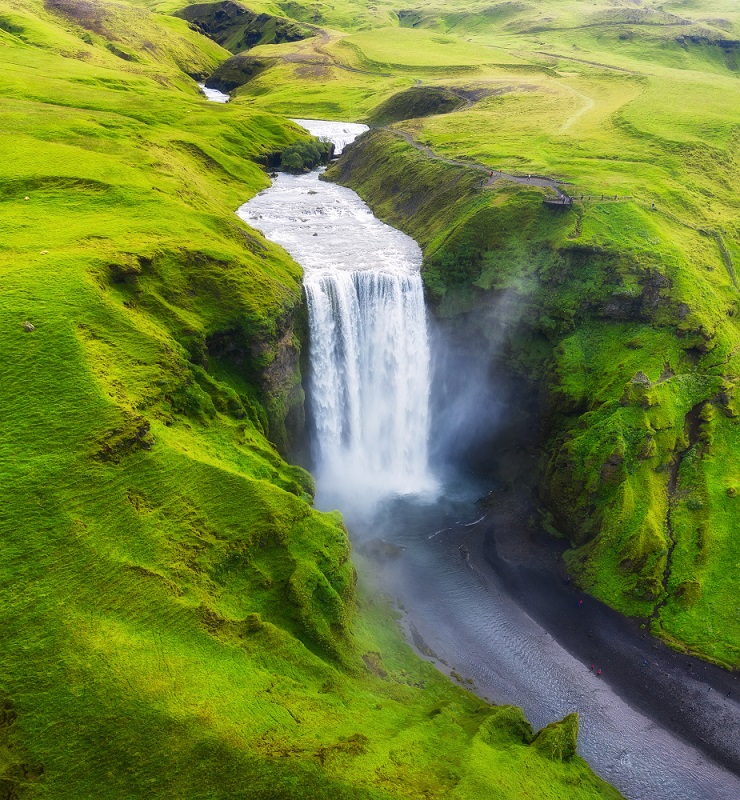 Skogafoss vízesés Izland csoportos körutazás kalandtúra