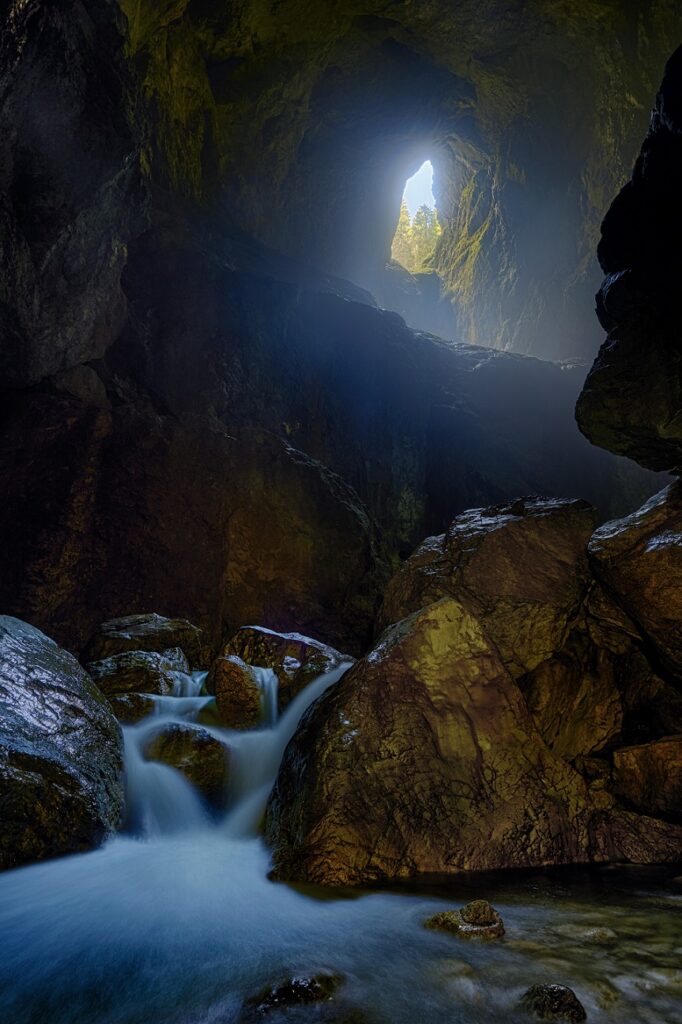 Underground,River,From,Cetatile,Ponorului,Cave,,Romania
