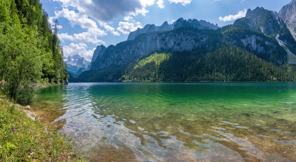 Gosausee,,A,Beautiful,Lake,With,Moutains,In,Salzkammergut,,Austria.