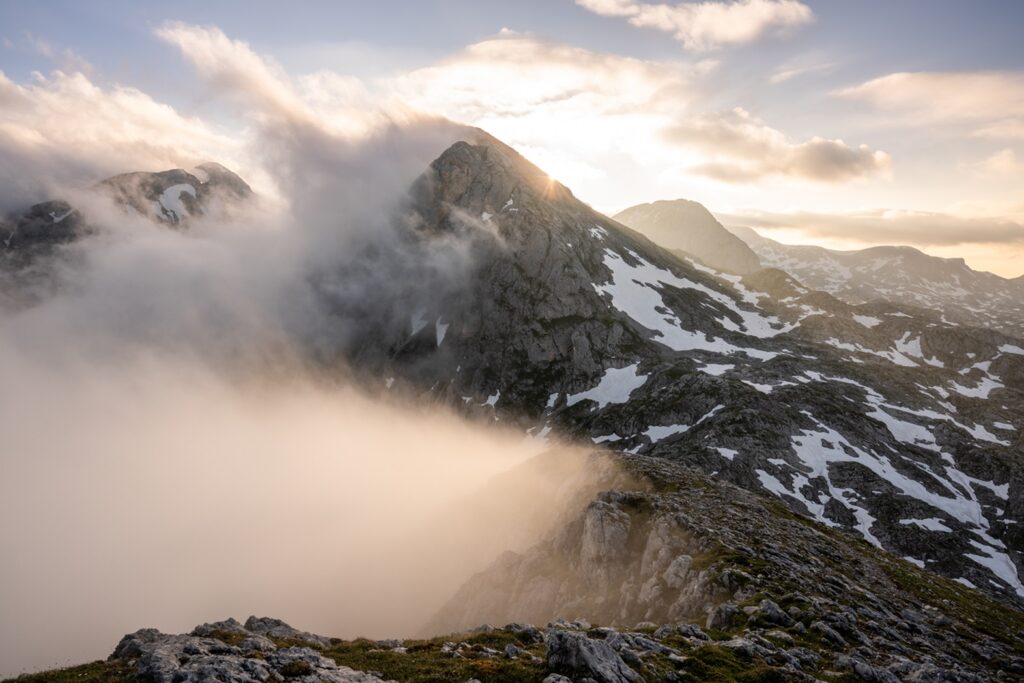 Menacing,Clouds,And,Fog,Rise,From,The,Valley,To,The