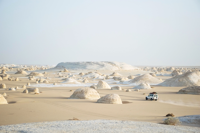 White,Desert,Bahariya,Egypt.,White,Limestone,Rock,Formations,And,Sand