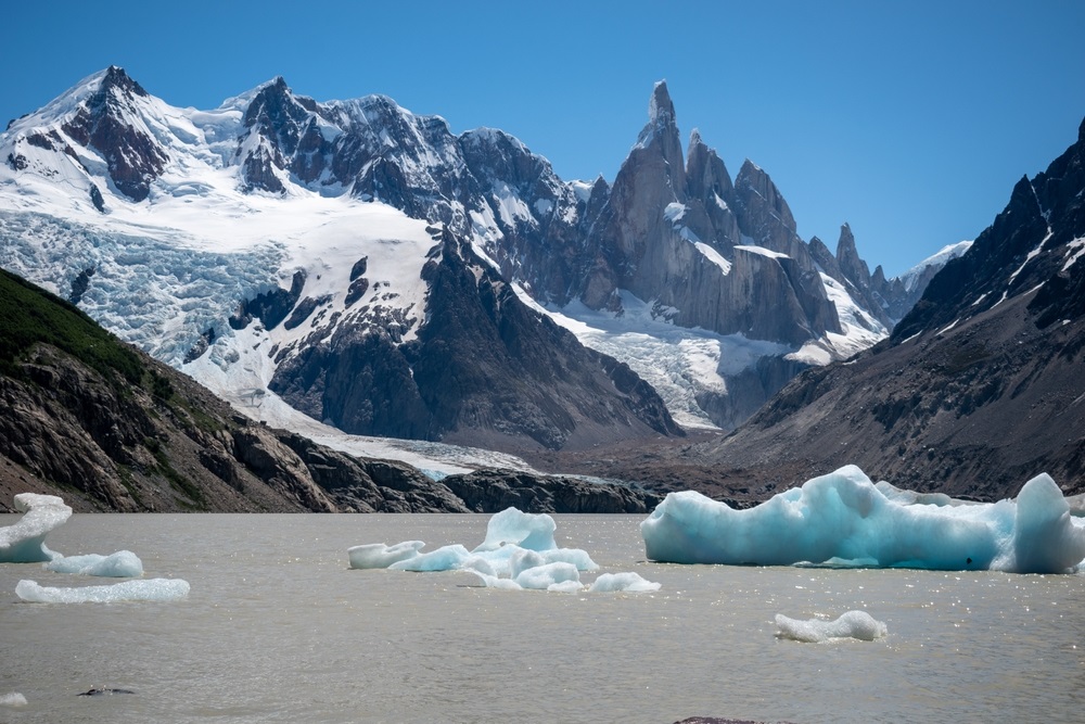 Torre,Lake,Full,Of,Pieces,Of,Ice,That,Break,Off