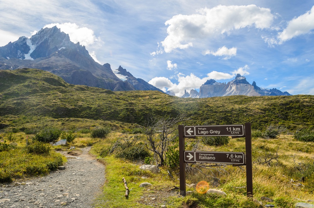 Signs,For,Refugio,Grey,And,Campamento,Italiano,In,Torres,Del