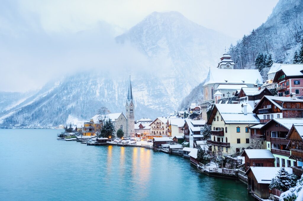 Hallstatt,Historical,Village,In,Austrian,Alps,,Covered,With,White,Snow