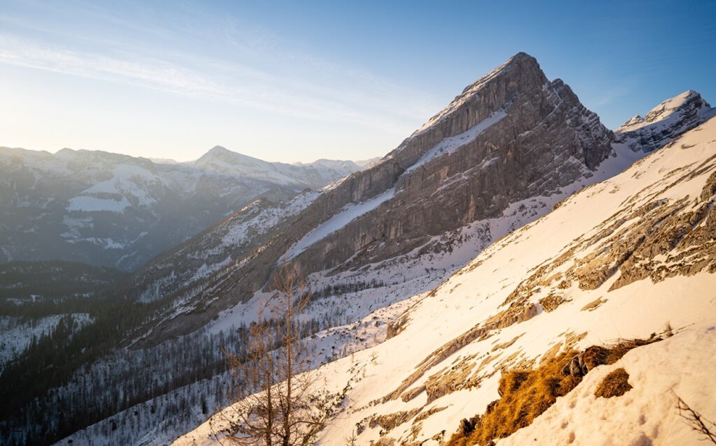 Watzmann,In,Morning,Sun,With,Warzmannhaus,From,Gruenstein.,Berchtesgaden,National