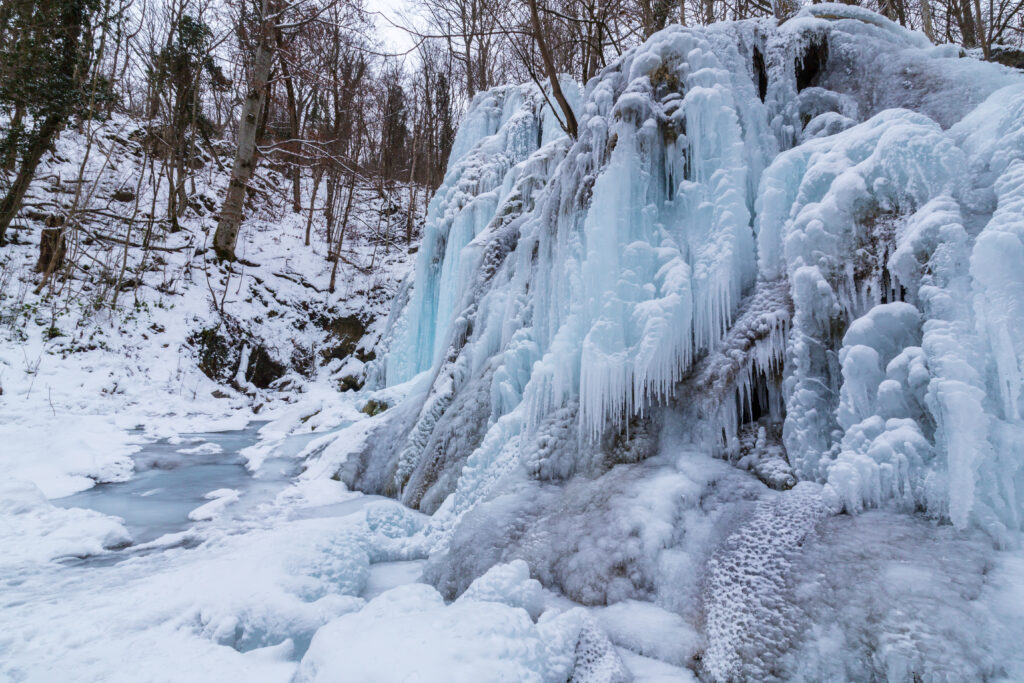 Wild,River,,Beautiful,Frozen,Waterfalls,And,Fresh,Snow,In,A