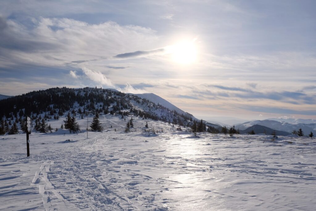 Beautiful,Winter,Mountain,Views,At,Sunset,During,A,Snowshoe,Hike