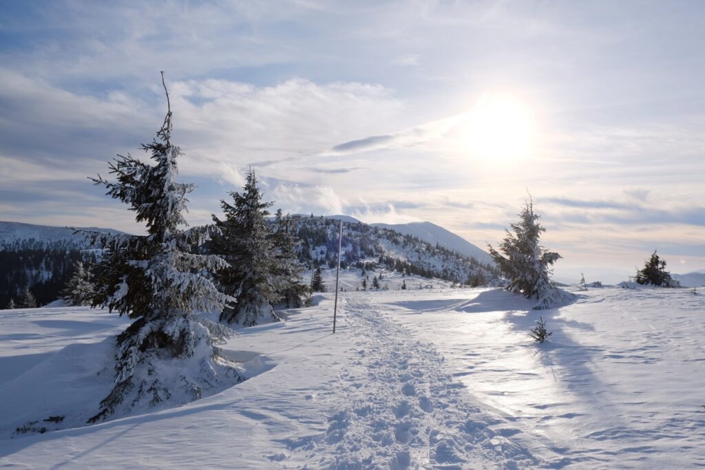 Beautiful,Winter,Mountain,Views,At,Sunset,During,A,Snowshoe,Hike